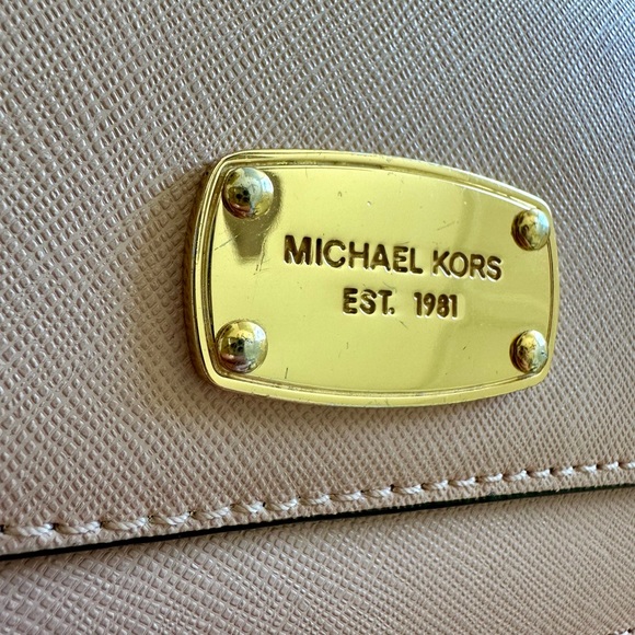 Michael Kors Blush Wallet - Picture 2 of 9